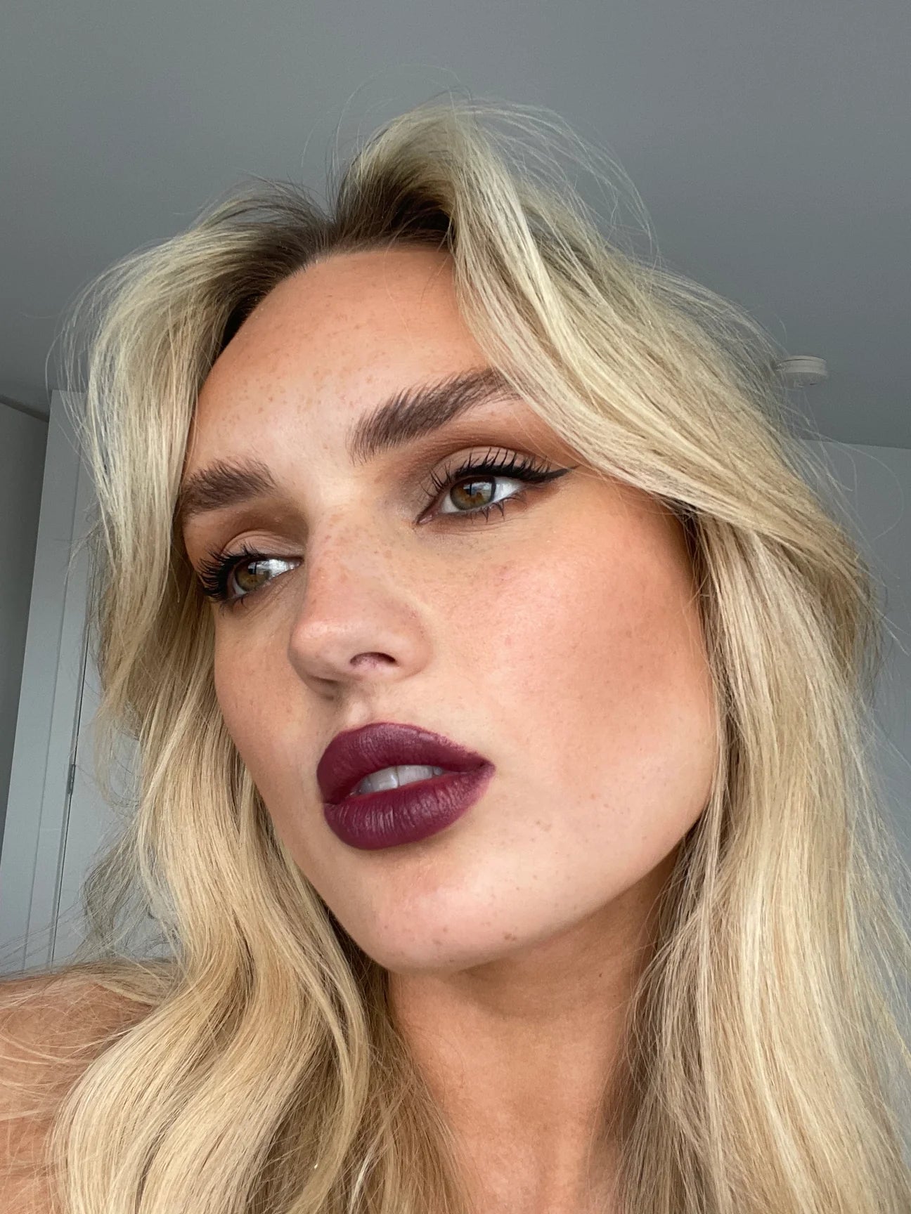 Suzy lipsticks Aubergine (Matte)