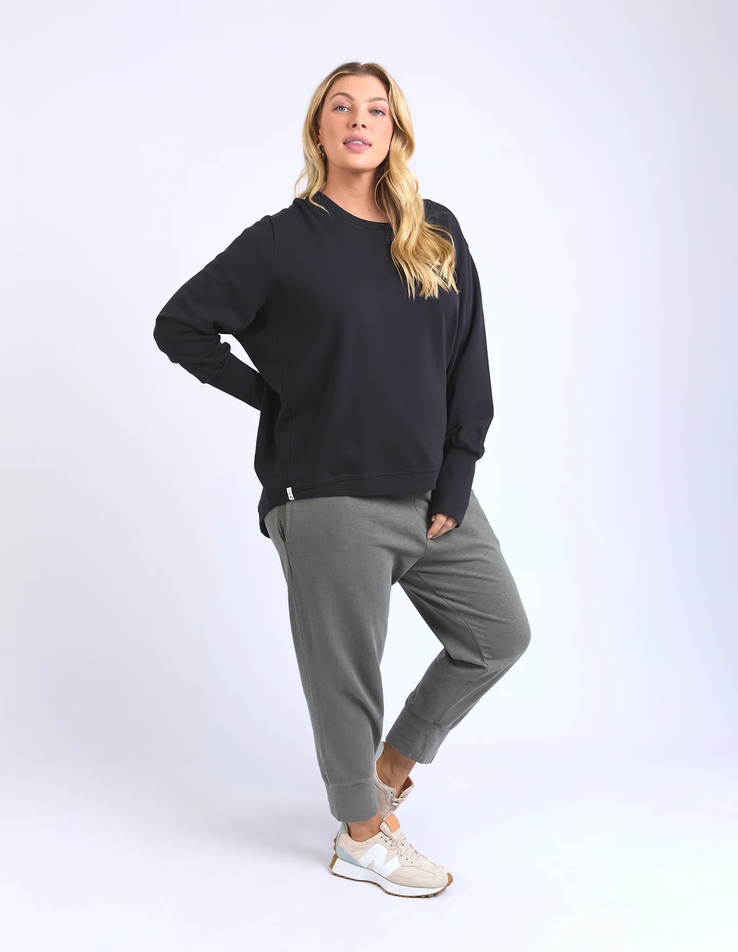 Elm Divine Crew Washed Black