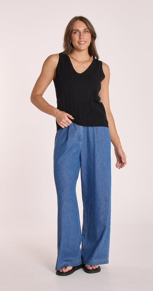 Feather and Noise Mae V Neck Tan - Black