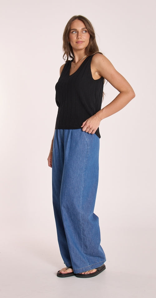 Feather and Noise Mae V Neck Tan - Black
