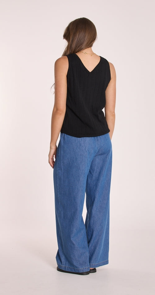 Feather and Noise Mae V Neck Tan - Black