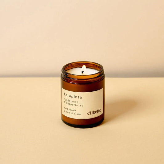 ETIKETTE CANDLE LARAPINTA IN SANDALWOOD AND PEPPERBERRY