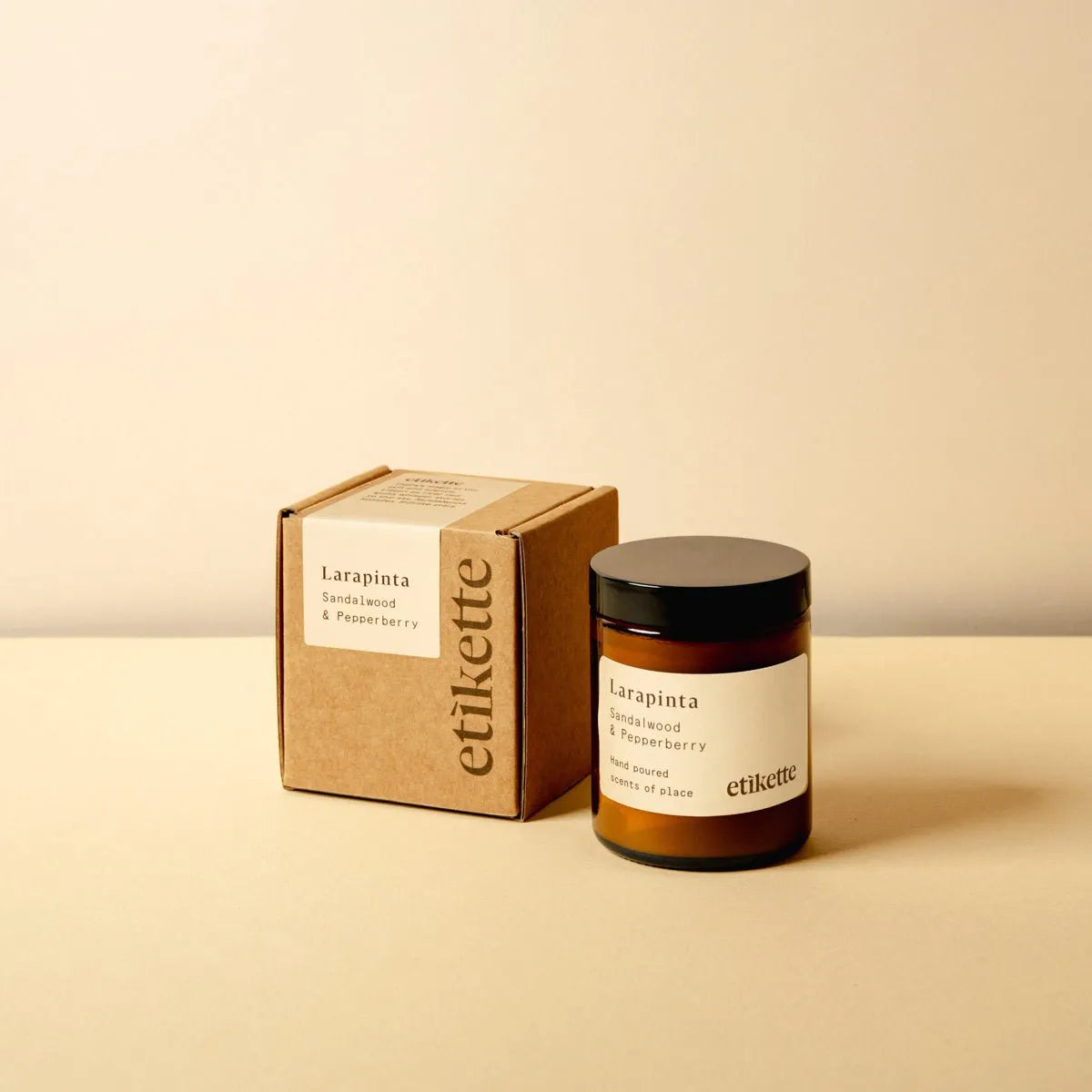 ETIKETTE CANDLE LARAPINTA IN SANDALWOOD AND PEPPERBERRY