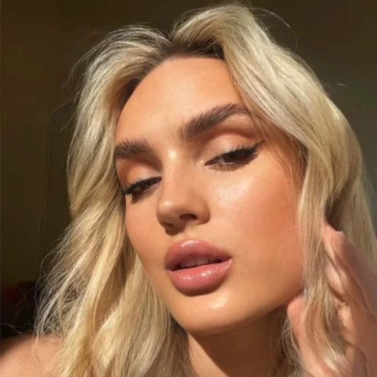 Suzy Lipstick Chloe Toffee (Satin)